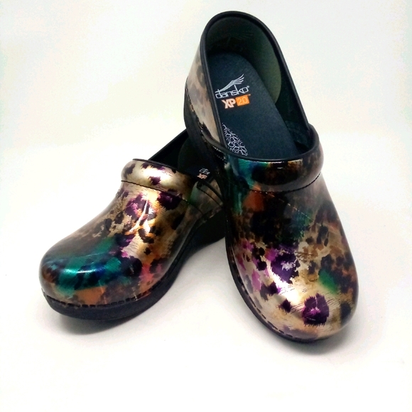 multi leopard dansko